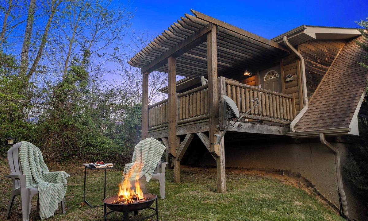 Waynesville Cottage | Romantic Mountaintop Cottage, Deck Views, Fire Pit