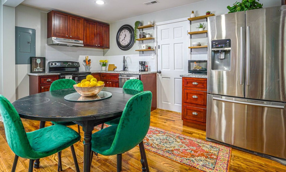 Laceys Spring Apartment | Romantic Riverbend Condo C - sleeps 4 & only 1 mile to Huntsville City