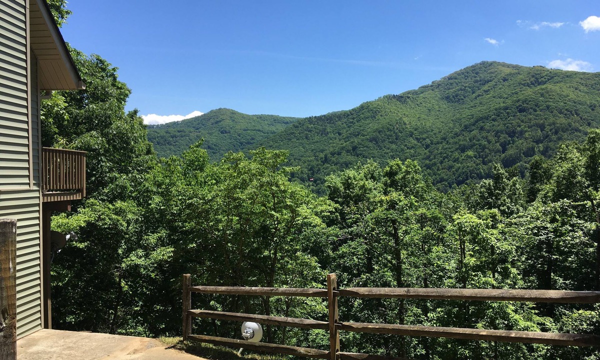 Maggie Valley House | Rooms With A View Mountain Getaway - Beautiful mountain views in Maggie Valley