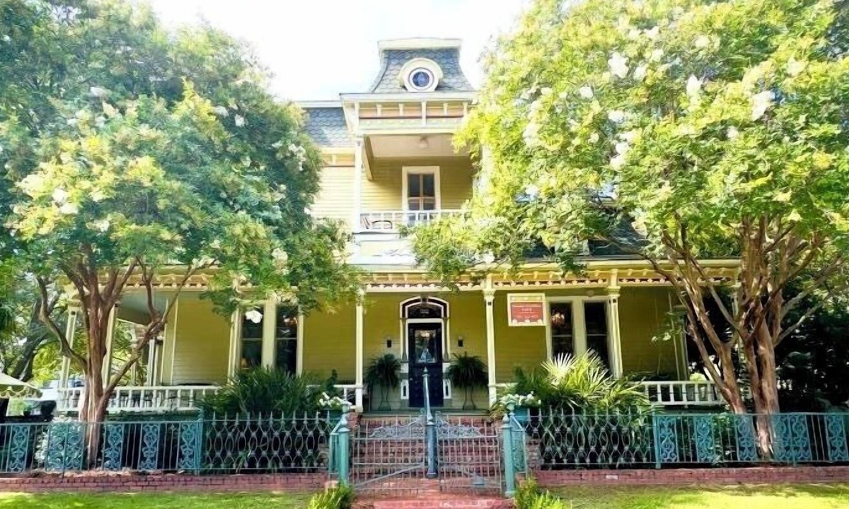 Columbus Bed & Breakfast | Rothschild-Pound House Inn