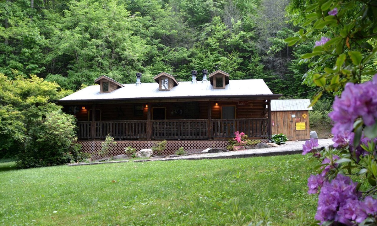 Cherokee Cabin | Rustic Family-Friendly Log Cabin in the Smoky Mountains, North Carolina