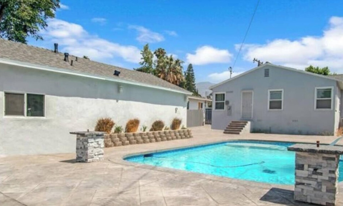 San Fernando House | San Fernando Pool home + Large Private Guest House
