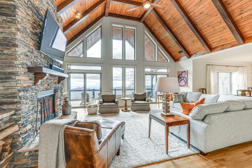 Sapphire House | Sapphire Mountaintop Cabin w/Views & 2 Decks