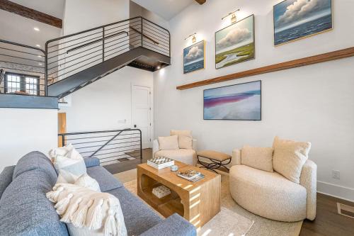 Hitch Village - Fred Wessels Homes House | Savannah Sunrise by Lucky Savannah