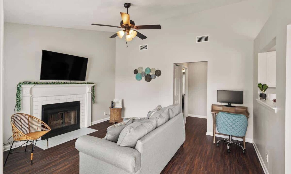Brunswick House | Sea Turtle Cottage -Near Shopping/Restaurants