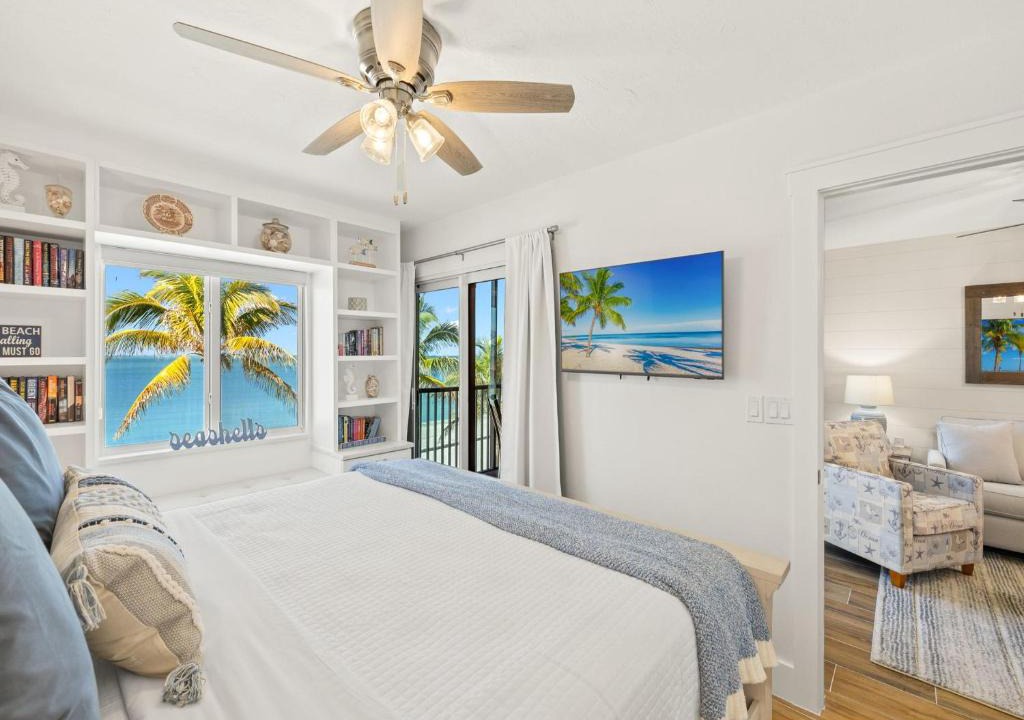 Mid Island Apartment | Seaside 306