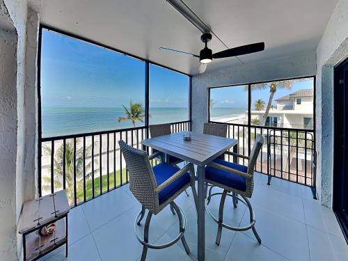 Mid Island Apartment | Seaside 310