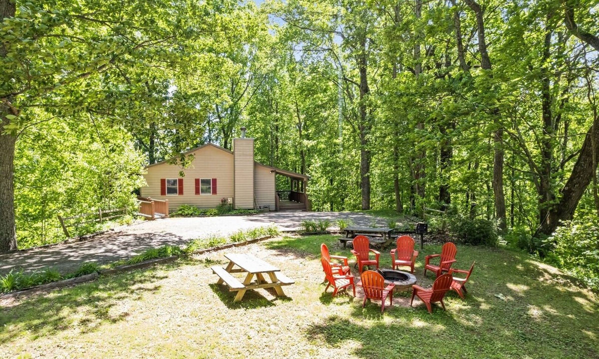 Maggie Valley House | Secluded 4 Bedroom with Hot Tub. 5 minutes to town. MC friendly and accessible!
