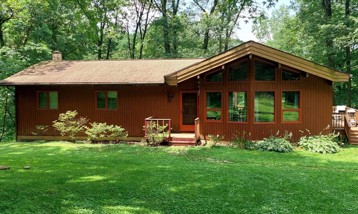 Paradise House | Secluded Getaway - Entire House; free parking; fully furnished kitchen