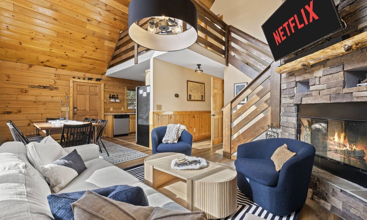 Sheepback Mountain Estates Cabin | Secluded Mountain Retreat perfect for nature lovers,Hot Tub, 20 mins from skiing