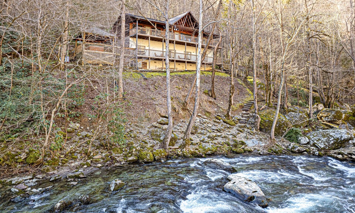 Sevierville House | Secluded onRiver, 4 K Suites Fishin Firepit Hottub