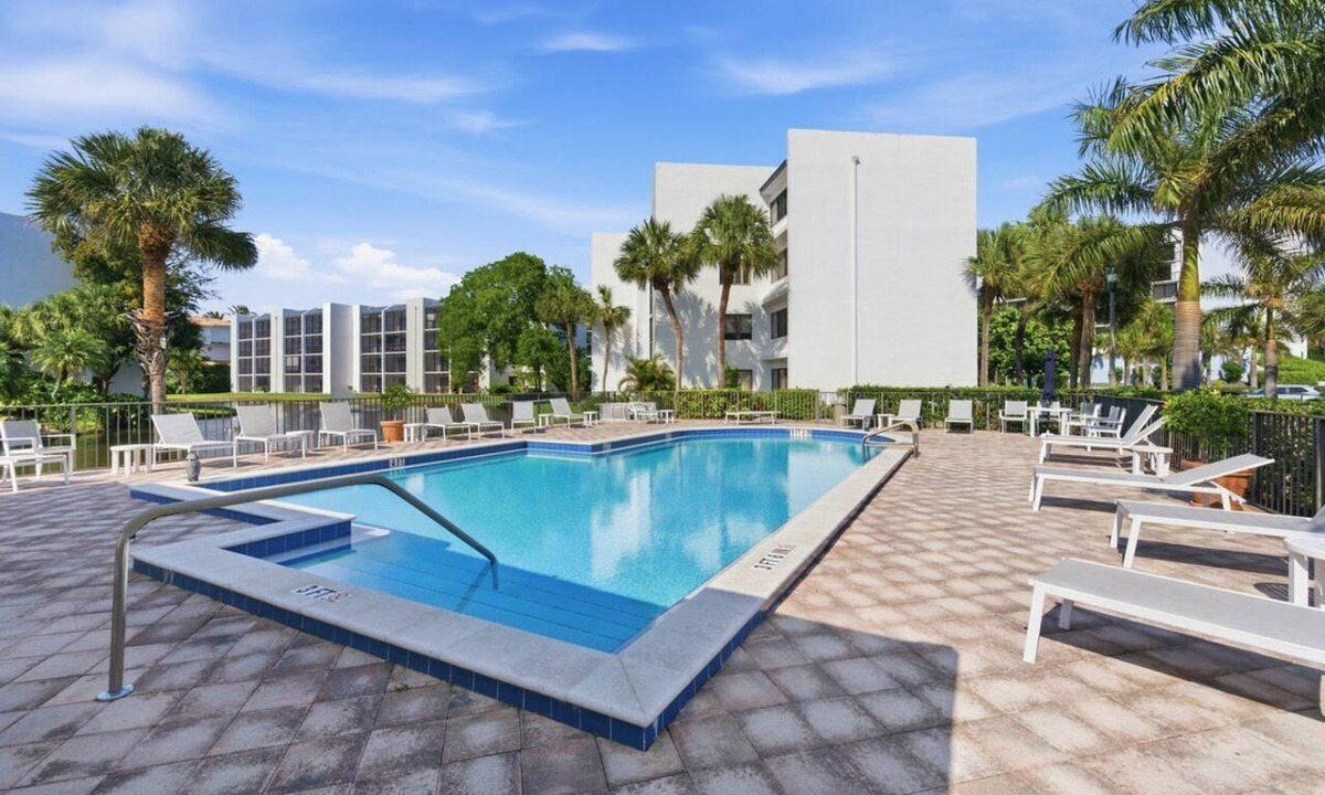 Jupiter Condo | Serene 2-bedroom condo in charming Jupiter Ocean & Racquet Club,