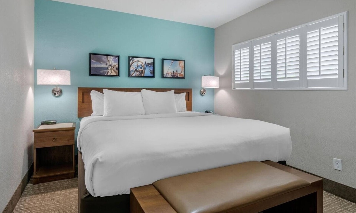 Jekyll Island Hotel | Serene Beach Escape | Free Parking | Free Breakfast | Onsite Pool | Pets Allowed