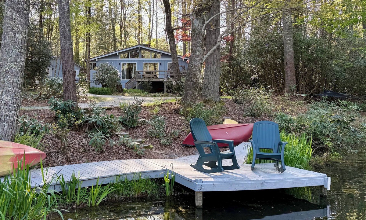 Lake Toxaway Cabin | Serene cabin with lake front views in scenic Lake Toxaway