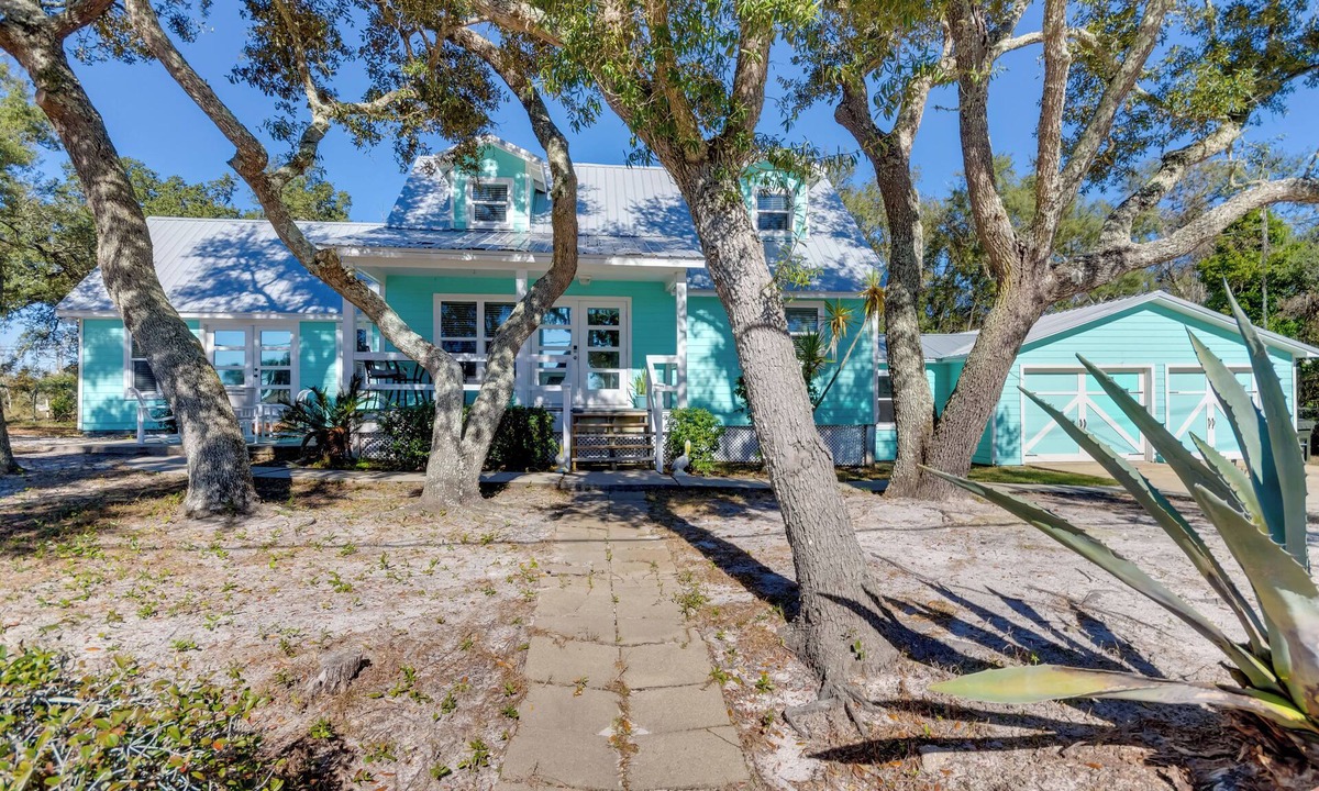 Holiday Harbor House | Serene Pensacola Vacation Rental w/Gas Grill