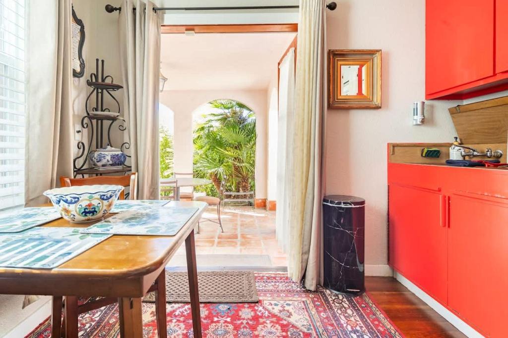 Claremont House | Serene Private Suite Patio Upscale Berkeley