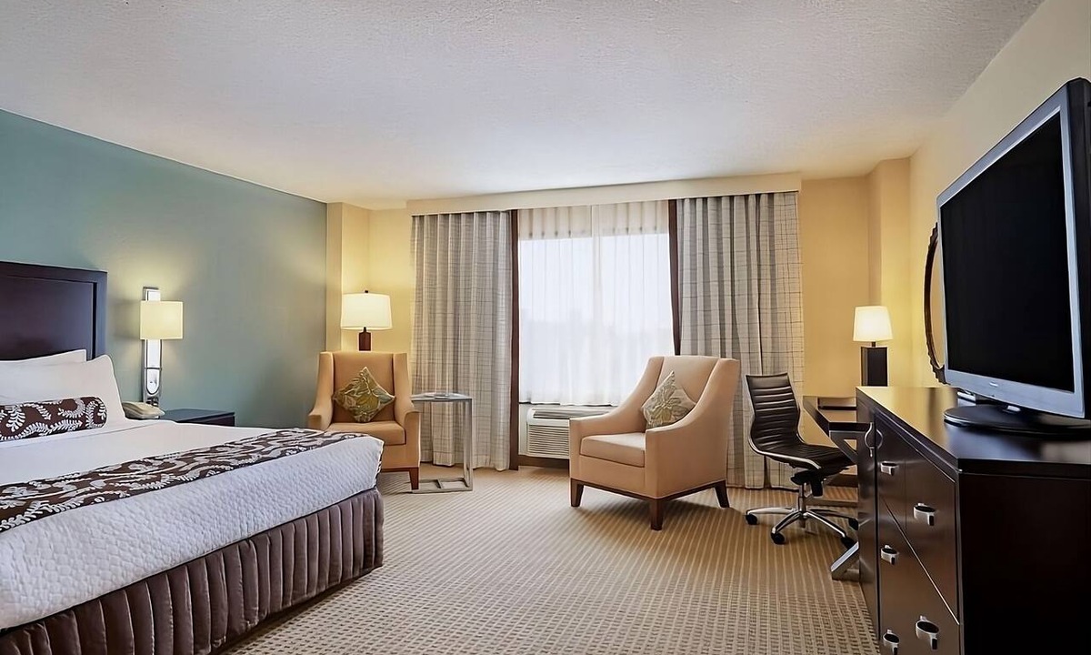 Eagan Park Apartment | Serene Retreat Near Georgia Aquarium! Pet-friendly Property, Outdoor Pool!