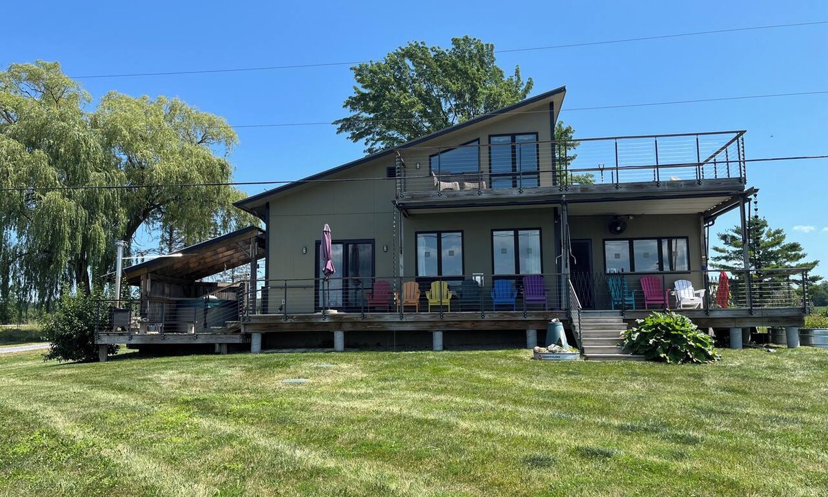 Bridport House | Serenity Now! - 20 mins from Middlebury College on Lake Champlain in Bridport VT