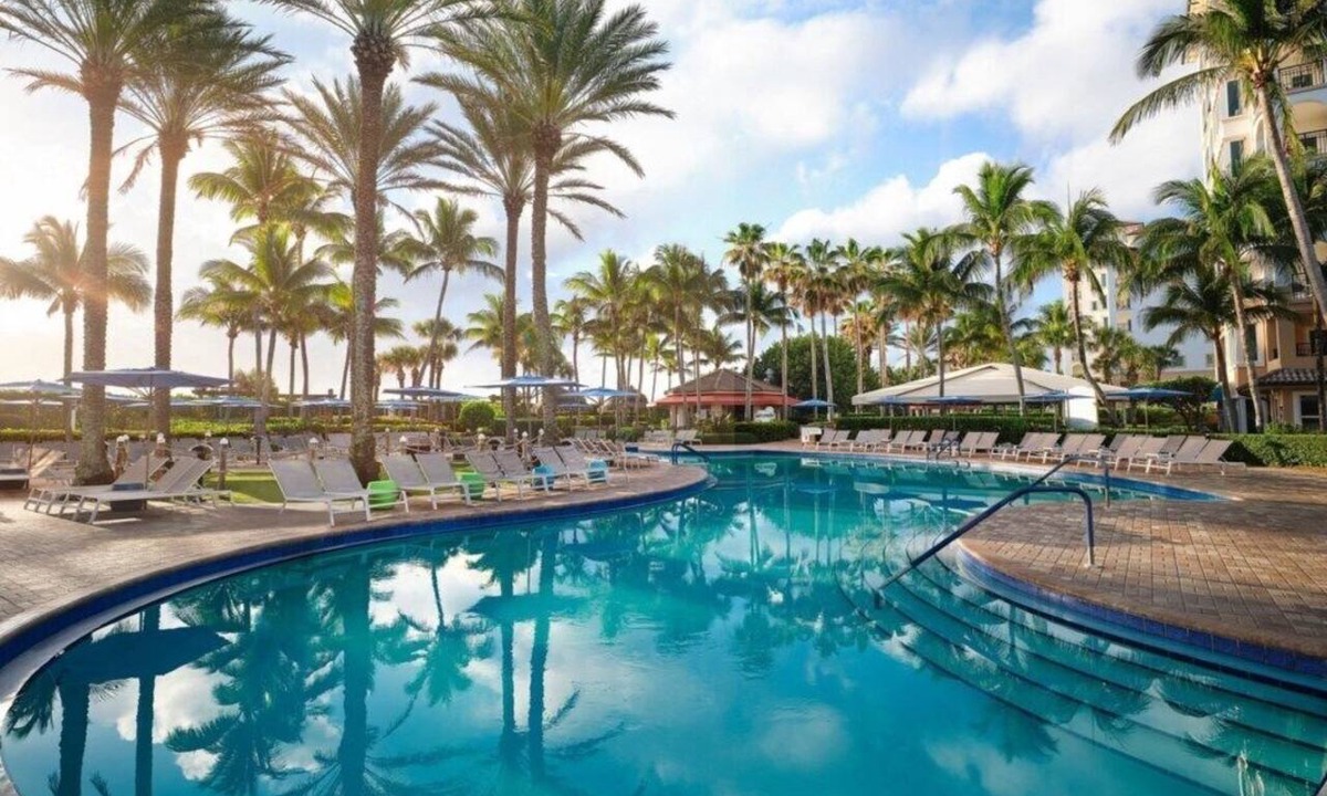 Palm Beach Shores Hotel | Singer Island | Beach Weekend Escape | Pools, Sandy Beach & Sunsets