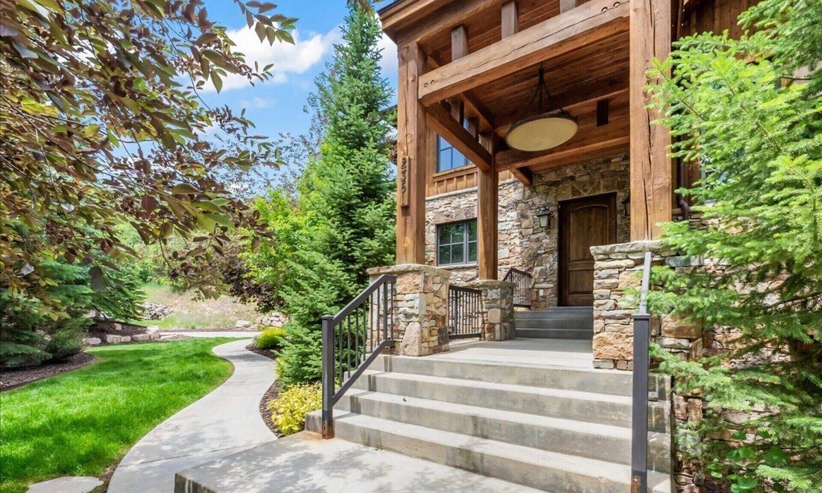 The Timbers House | Ski in/ski Out at Canyons Village - Hot tub & theater - sleeps 16
