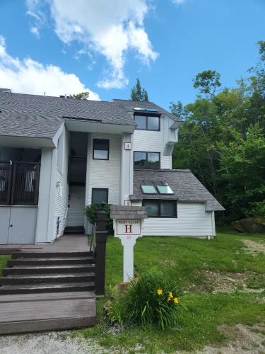 Killington Apartment | Ski In Ski Out Sunrise West Glade H2 - Direct Trailside, Hot Tub, Pool, Sauna