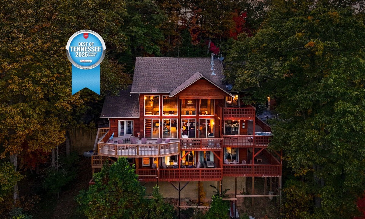 Sevierville Cabin | Sleeps 19*Stunning Views*2 Hot Tubs*Cabin + Studio