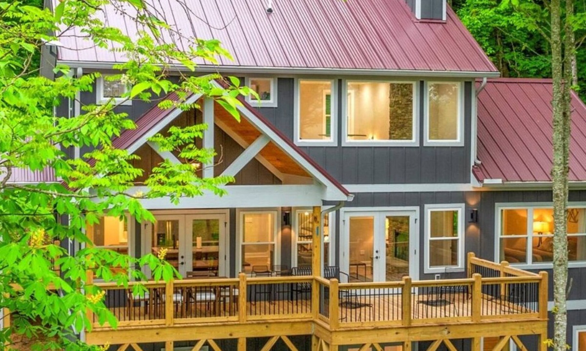Waynesville Cabin | Slippery Rock Hideaway/Hot Tub/Views - NEW!