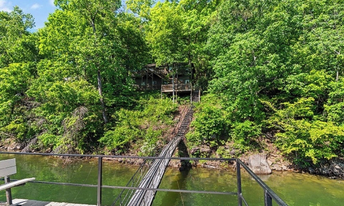 Crane Hill House | Smith Lake Retreat - close to Trident Marina
