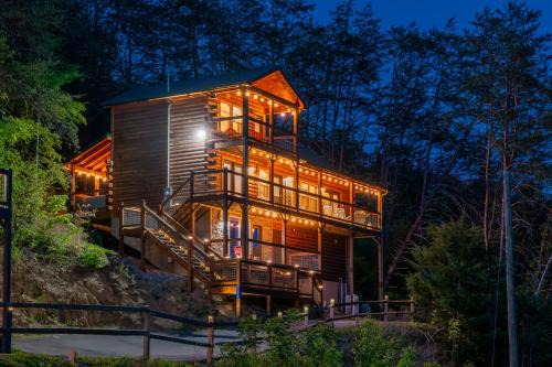 Sevierville House | Smokies Couple Getaway by Ghosal Lodging