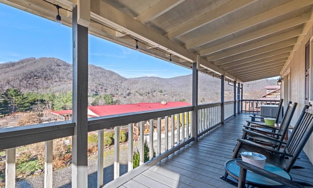 Maggie Valley House | Smoky Mountain Solace-Stunning Views! Pet Friendly