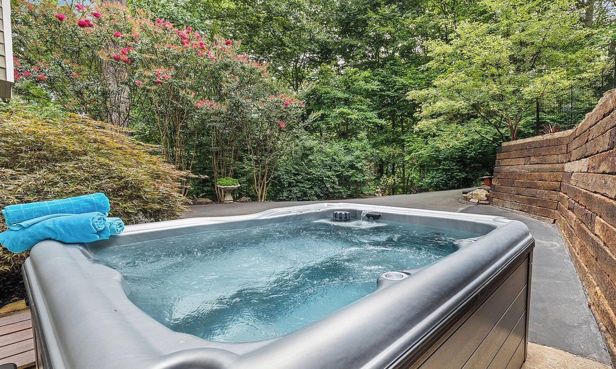 Mountain Springs House | Smoky Mountains, 3K ft. elevation, Hot Tub, 5 acres trails, game room for kids