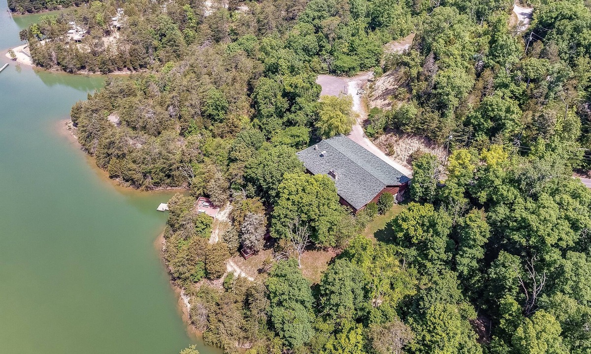 Sevierville Cabin | Smoky Mtn Large Private Douglas Lake Lodge- 12 acres- Sevierville