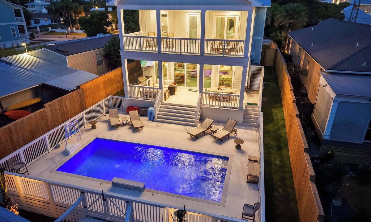 Laguna Beach House | So Far, So Bueno! Sleeps 22 | Pool, LSV, Beachwalk