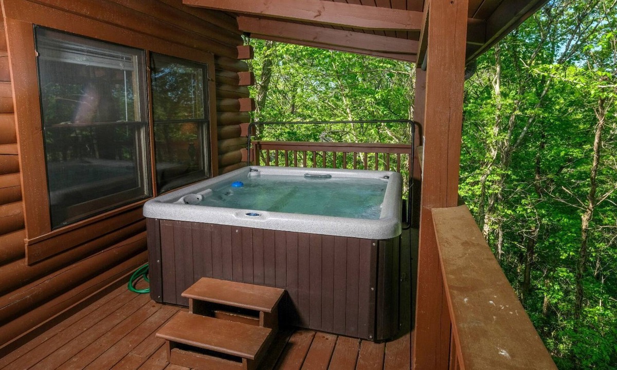 Sevierville Cabin | Soak in the Hot Tub & Sip Wine by the Fireplace - American Eagle