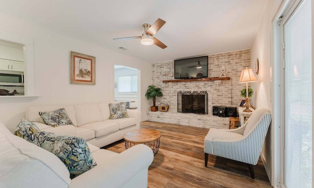 Saint Simons Heights Cottage | South End St. Simons Island Cottage Near East Beach & Redfern Village