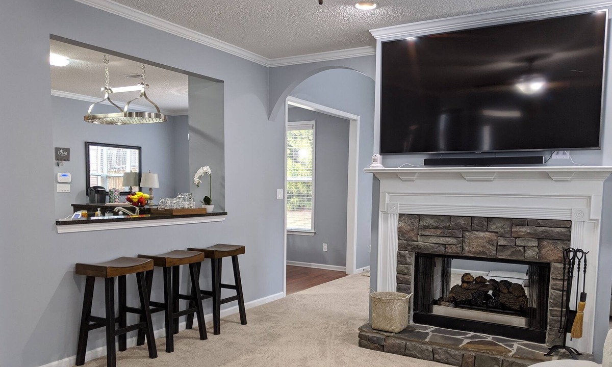 Fayetteville House | Southern Comfort - Quiet Spacious Serenity