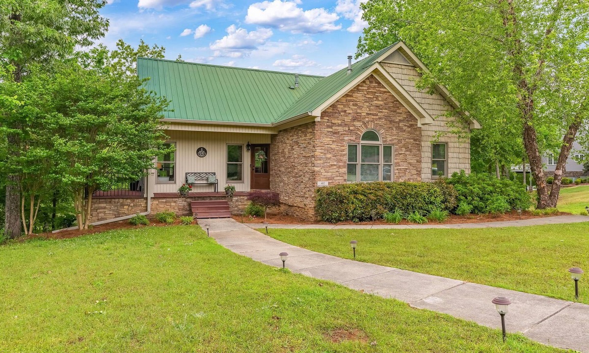 Arley House | Spacious 5 bedroom house with double decker dock on quiet lakefront!