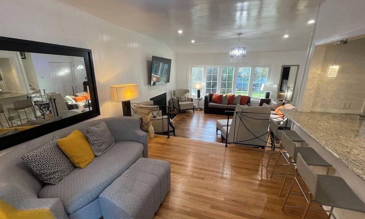 White Oak House | Spacious 5BR for 15 | Pet-Friendly Near DC