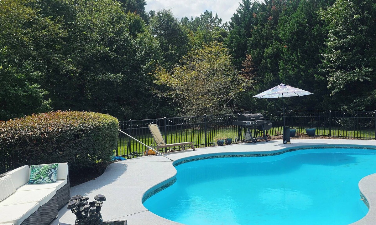 Jonesboro House | Spacious Atlanta Home w/Private Pool Fire Pit & WiFi near Town and Airport