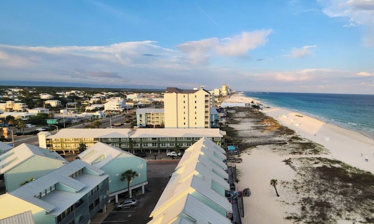 Ono Island Resort | Spacious condo on the beach in Gulf Shores, AL!