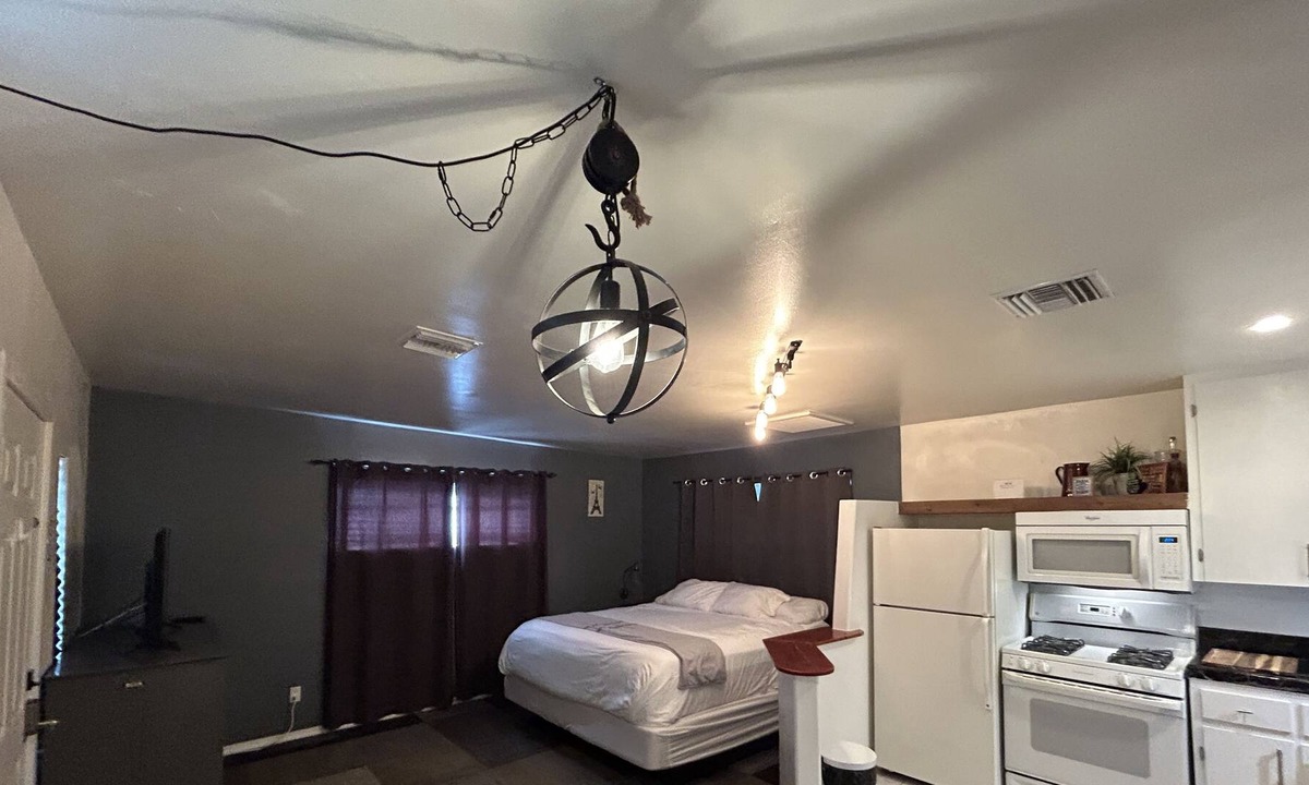 Encanto Cottage | Spacious Cottage with easy access to it all!