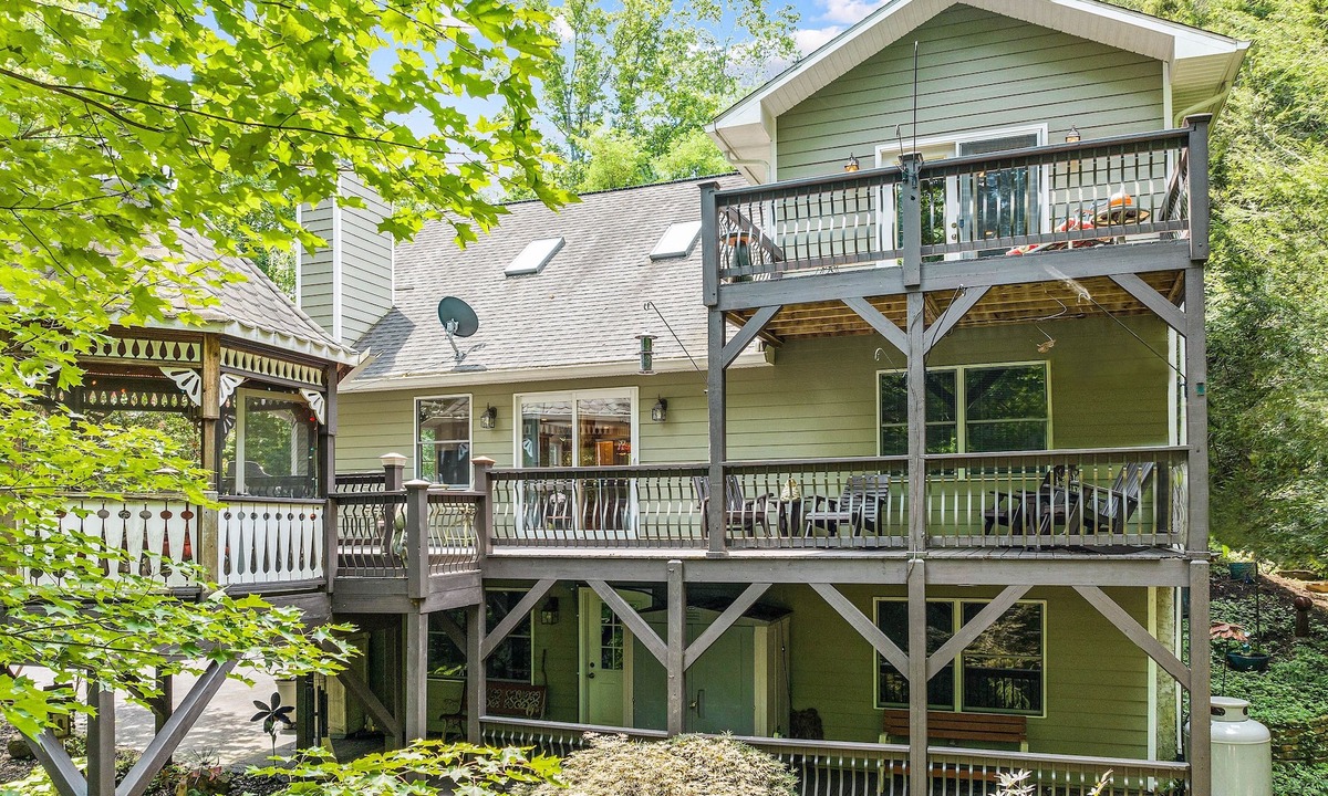Mountain Springs House | Spacious four-bedroom home with Breathtaking views and Hot tub