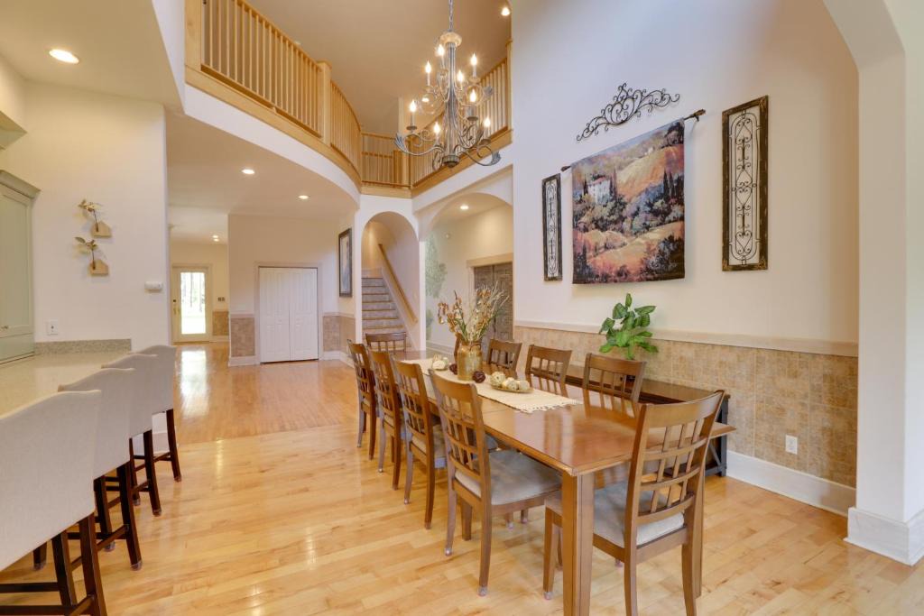 Albany House | Spacious Georgia Vacation Rental w/Large Deck