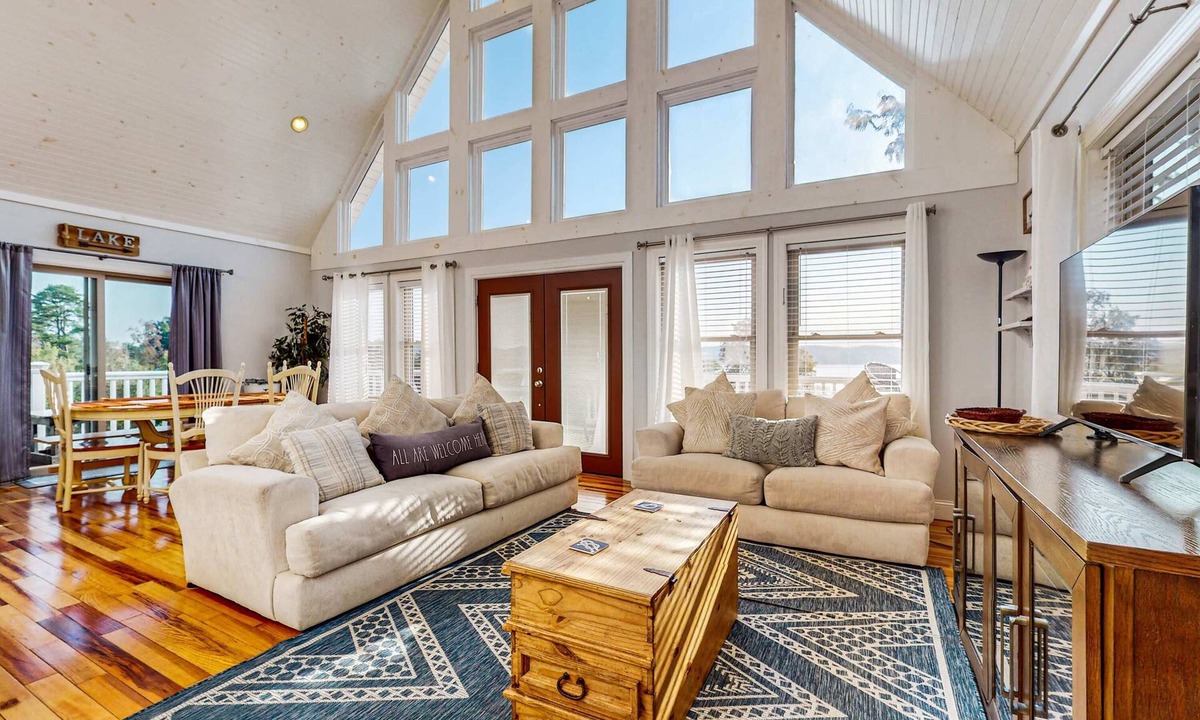 Dandridge House | Spacious Luxe Lakefront Home, Hot Tub, Dock, Firepit