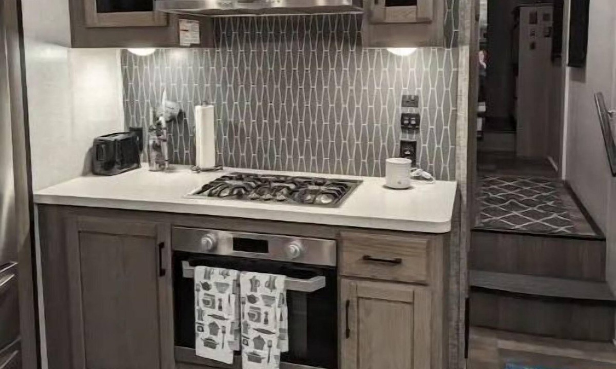 New Market House | Spacious Luxury 5th Wheel for 2