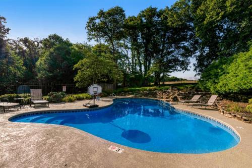 Kodak House | Spacious Serene Cabin Sleep 14 Pool Hot Tub Games