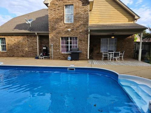 Olive Branch House | Spacious, State Line, Private Pool with king Beds