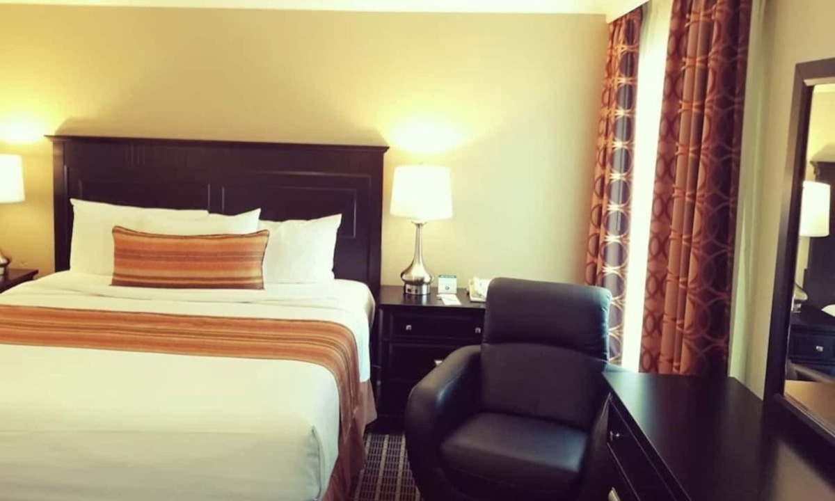 West Orange Hotel | Spacious Studio in West Orange with Gym. Enjoy It!