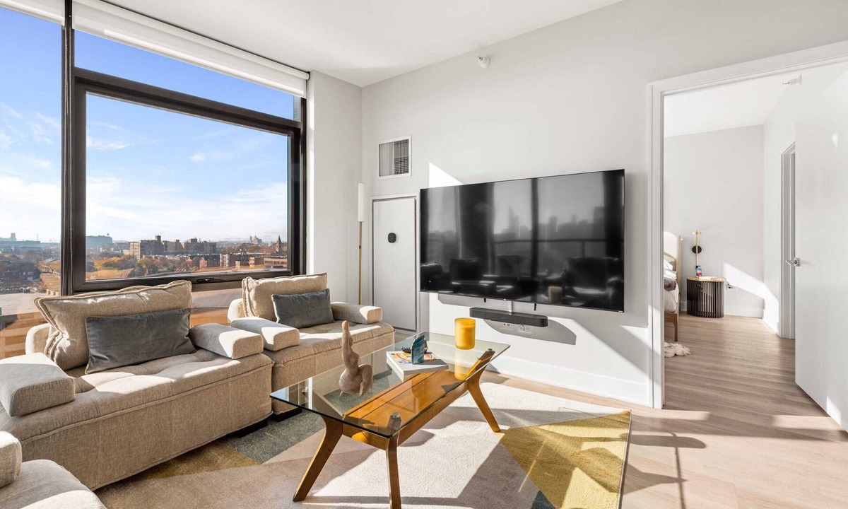 West Loop Apartment | Spacious West Loop Retreat for Business Groups