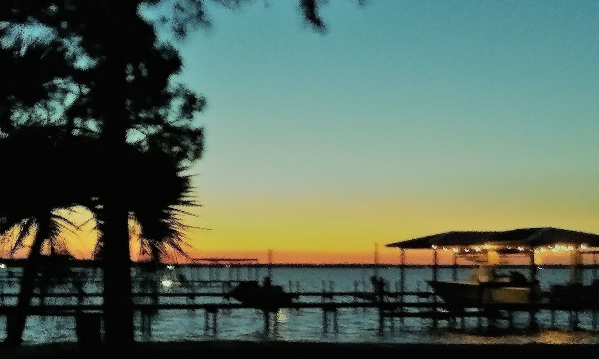 Oak Court Apartment | Speak Easy on Perdido Bay is Open for your "I got to get away"
